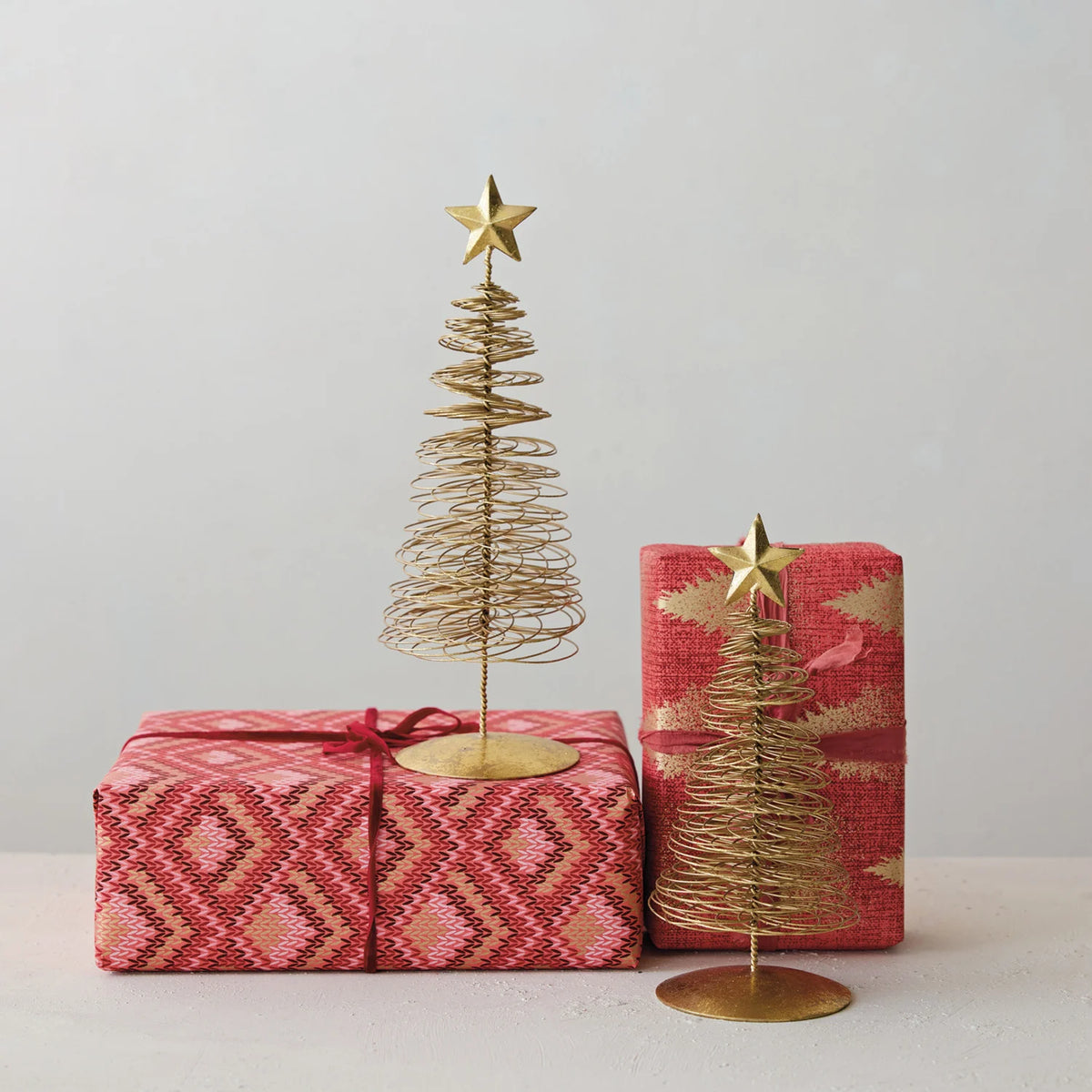 Metal Wire Christmas Tree w/ Star- Medium